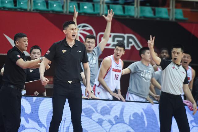 IQIYI 体育平台-京粤大战又见大逆转!冠军倒下之前,依旧还是冠军